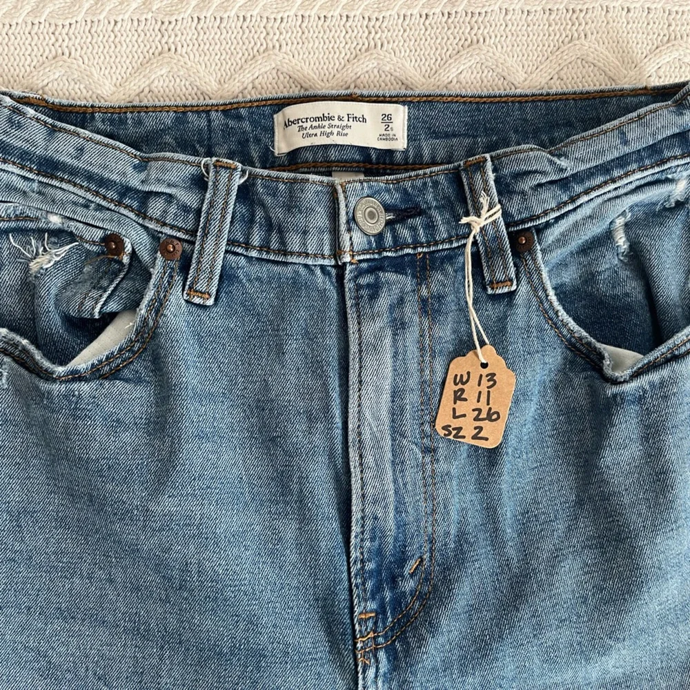 Abercrombie & Fitch Distressed Ankle  Straight Hi-Rise Jeans Women’s Size 2 - Picture 14 of 16